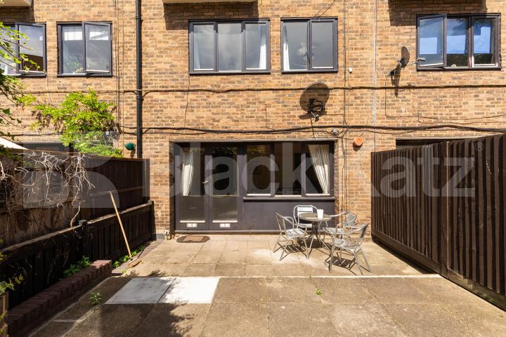 split level 5 bedroom 2 bathroom maisonette located on a residential street Dalmeny Avenue , Tufnell Park 